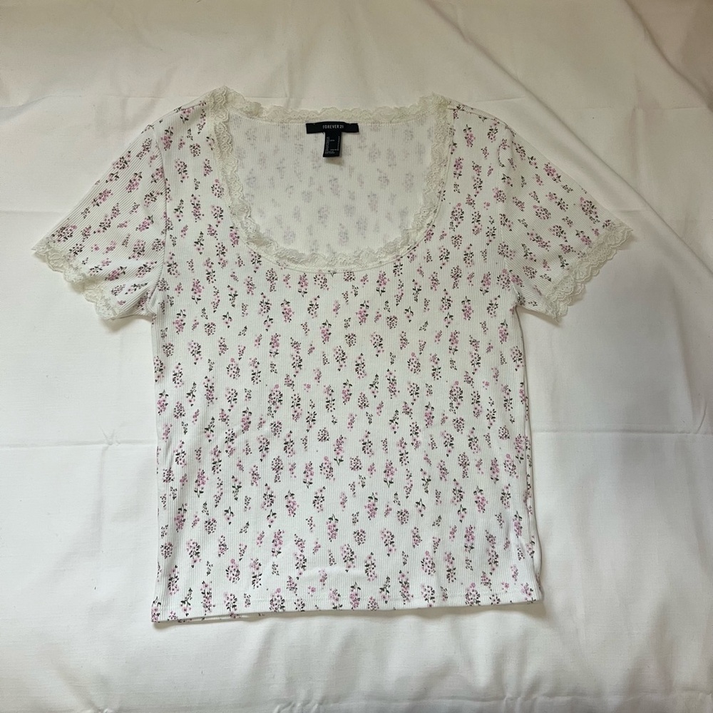 Forever 21 Cream Graphic Fitted Short Sleeve Tee